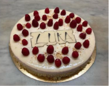 Gâteau personnalisé aux fraises, prénom Luka